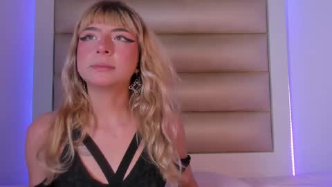 hellen__smith_ online show from 04-22-26, 08:54