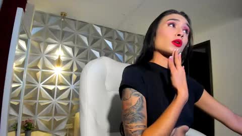 Snapshot of hellen_tease chatting on 04-23-26, 01:24 Hellen online show from 04-23-26, 01:24