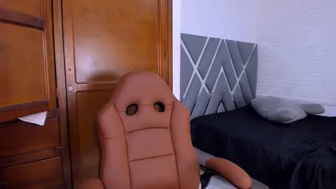 Snapshot of hellena_1 chatting on 09-24-25, 07:50 Juliet online show from 09-24-25, 07:50