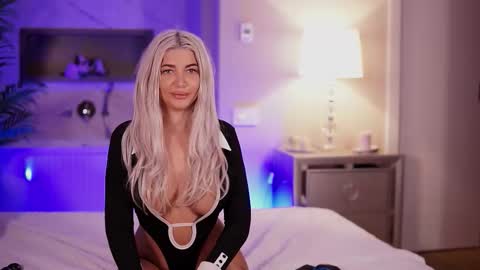 Snapshot of hellenroyy chatting on 11-05-25, 04:23 hellenroyy online show from 11-05-25, 04:23