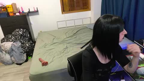 Snapshot of hellfire_girl chatting on 05-08-26, 05:13 Hayley online show from 05-08-26, 05:13