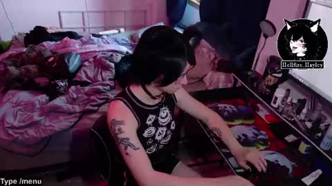 Snapshot of hellfire_girl chatting on 06-24-26, 01:15 Hayley online show from 06-24-26, 01:15
