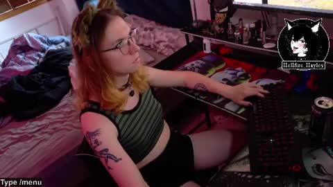 Snapshot of hellfire_girl chatting on 07-12-26, 12:12 Hayley online show from 07-12-26, 12:12