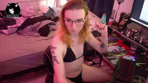 Snapshot of hellfire_girl chatting on 07-25-26, 09:01 Hayley online show from 07-25-26, 09:01