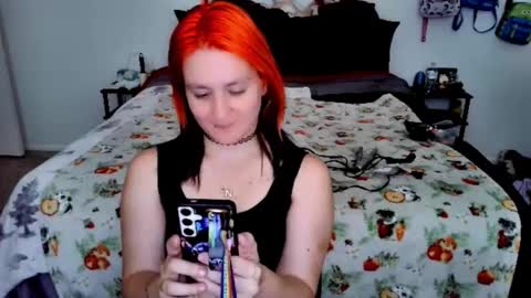 Snapshot of hellienadesroser chatting on 09-29-25, 08:24 HellienaDesroser online show from 09-29-25, 08:24