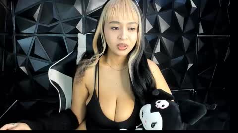 heluehorny13 online show from 10-25-25, 04:20