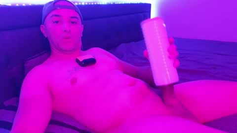 Snapshot of hennidrip chatting on 11-21-25, 05:28 HENNIDRIP online show from 11-21-25, 05:28