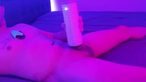 Snapshot of hennidrip chatting on 11-27-25, 01:18 HENNIDRIP online show from 11-27-25, 01:18