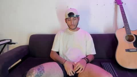 Snapshot of henrik_senn chatting on 12-13-24, 02:32 henrik_senn online show from 12-13-24, 02:32