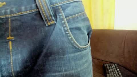 Snapshot of henrik_senn chatting on 10-10-25, 10:09 henrik_senn online show from 10-10-25, 10:09