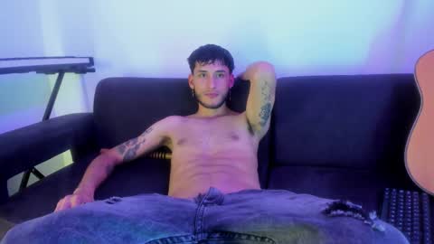 Snapshot of henrik_senn chatting on 11-15-25, 12:30 henrik_senn online show from 11-15-25, 12:30