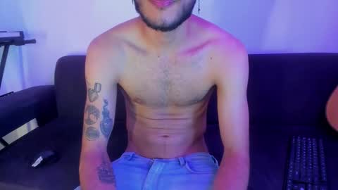 Snapshot of henrik_senn chatting on 11-26-25, 01:39 henrik_senn online show from 11-26-25, 01:39