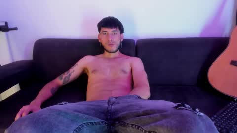 Snapshot of henrik_senn chatting on 11-27-25, 02:08 henrik_senn online show from 11-27-25, 02:08