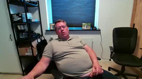 henrikrp1971 online show from 05-06-26, 04:56