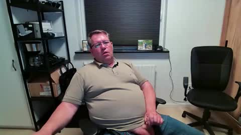 henrikrp1971 online show from 05-10-26, 08:25