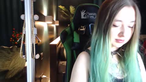 Snapshot of hentaishiing chatting on 11-30-25, 04:11 Hentaishiing online show from 11-30-25, 04:11