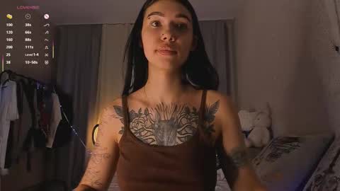 Snapshot of her_dark_poetry chatting on 11-05-25, 06:19 Batwoman online show from 11-05-25, 06:19