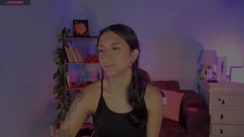 Snapshot of hera_069 chatting on 03-25-26, 05:35 Hello I am Valentina independent Colombian model I love sensuality and pleasure welcome online show from 03-25-26, 05:35