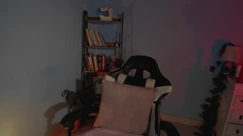 Snapshot of hera_069 chatting on 04-16-26, 04:46 Hello I am Valentina independent Colombian model I love sensuality and pleasure welcome online show from 04-16-26, 04:46