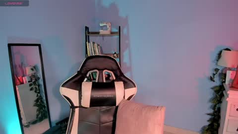 Snapshot of hera_069 chatting on 05-04-26, 12:56 Hello I am Valentina independent Colombian model I love sensuality and pleasure welcome online show from 05-04-26, 12:56