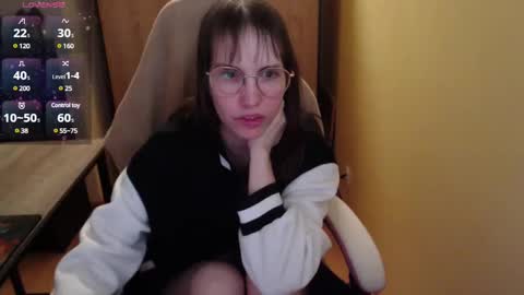 Snapshot of heraluna_ chatting on 01-01-25, 10:46 HeraLuna  online show from 01-01-25, 10:46