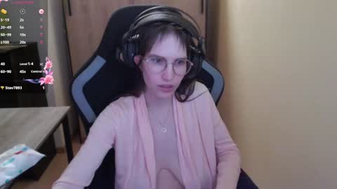 Snapshot of heraluna_ chatting on 01-20-25, 11:10 HeraLuna  online show from 01-20-25, 11:10