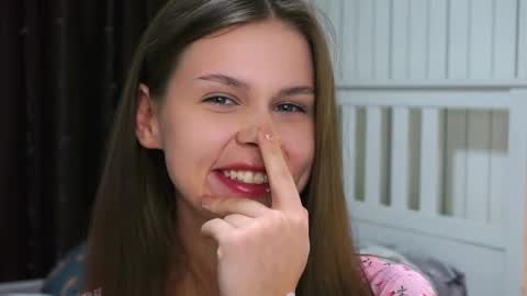 Nicole online show from 04-17-26, 08:23