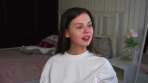 Nicole online show from 04-19-26, 07:27