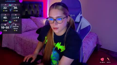 Snapshot of hermione_blonde chatting on 03-04-26, 11:16 hermione_blonde online show from 03-04-26, 11:16