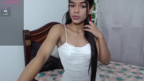 Snapshot of hermione_sweet18 chatting on 12-26-24, 10:41 Alana online show from 12-26-24, 10:41
