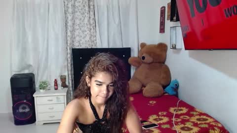 Snapshot of hermione_sweet18 chatting on 09-19-25, 05:42 Alana online show from 09-19-25, 05:42