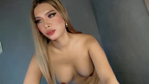 Queen Ava online show from 02-11-25, 04:01