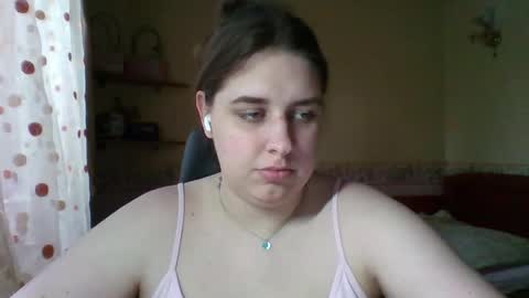 hess_luna_ online show from 04-22-26, 09:01