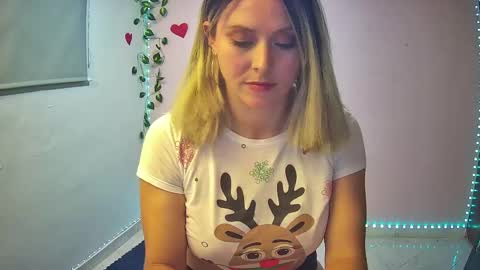 Hestesiaxx online show from 12-19-24, 02:45