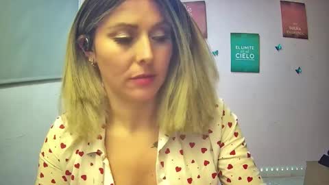 Hestesiaxx online show from 11-22-25, 01:04