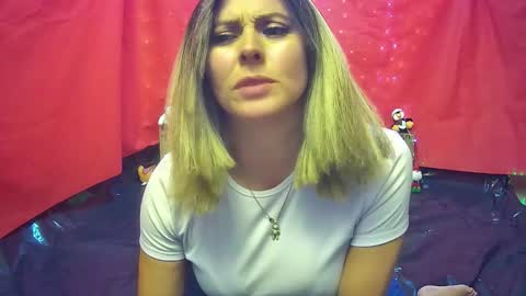 Snapshot of hestesiaxx chatting on 12-22-25, 01:24 Hestesiaxx online show from 12-22-25, 01:24