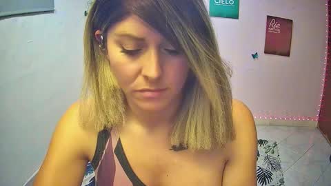 Snapshot of hestesiaxx chatting on 01-09-26, 02:36 Hestesiaxx online show from 01-09-26, 02:36