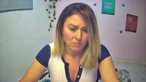 Snapshot of hestesiaxx chatting on 02-19-26, 11:01 Hestesiaxx online show from 02-19-26, 11:01