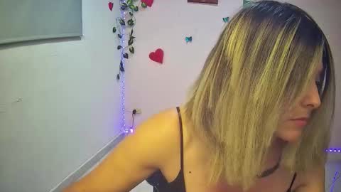 Snapshot of hestesiaxx chatting on 03-14-26, 01:23 Hestesiaxx online show from 03-14-26, 01:23