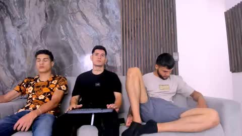 Snapshot of heteros_men chatting on 03-01-25, 01:53 heteros men online show from 03-01-25, 01:53