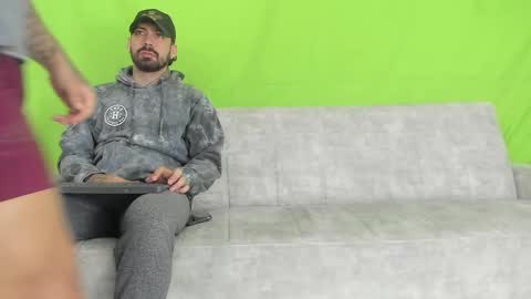 Snapshot of heteros_men chatting on 03-10-25, 01:32 heteros men online show from 03-10-25, 01:32