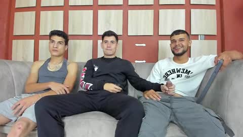 Snapshot of heteros_men chatting on 03-11-25, 01:48 heteros men online show from 03-11-25, 01:48