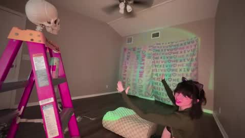 Snapshot of hexivu chatting on 12-15-24, 07:02 salem online show from 12-15-24, 07:02