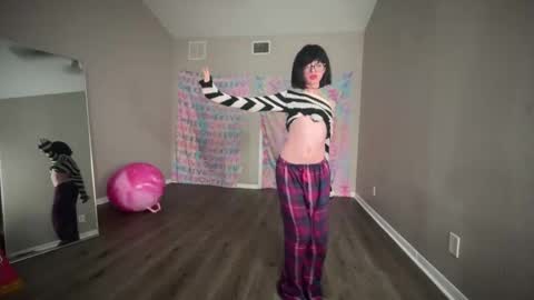 Snapshot of hexivu chatting on 02-21-25, 01:33 salem online show from 02-21-25, 01:33