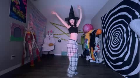 Snapshot of hexivu chatting on 10-19-25, 06:47 salem online show from 10-19-25, 06:47