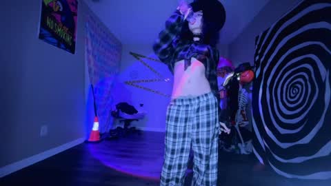 Snapshot of hexivu chatting on 11-17-25, 02:39 salem online show from 11-17-25, 02:39