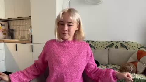 Snapshot of hey__lucy chatting on 06-21-26, 12:30 Lucy Nip slip shady online show from 06-21-26, 12:30