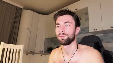 Snapshot of hey_arnold chatting on 11-03-25, 08:21 Arnold online show from 11-03-25, 08:21