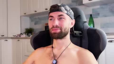 Snapshot of hey_arnold chatting on 11-28-25, 02:42 Arnold online show from 11-28-25, 02:42