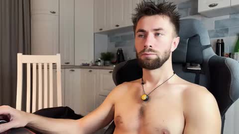 Snapshot of hey_arnold chatting on 12-04-25, 09:12 Arnold online show from 12-04-25, 09:12